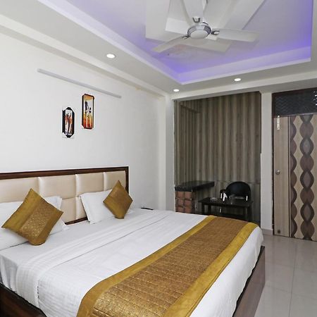 OYO 11633 Hotel Sweet Palace New Delhi Buitenkant foto