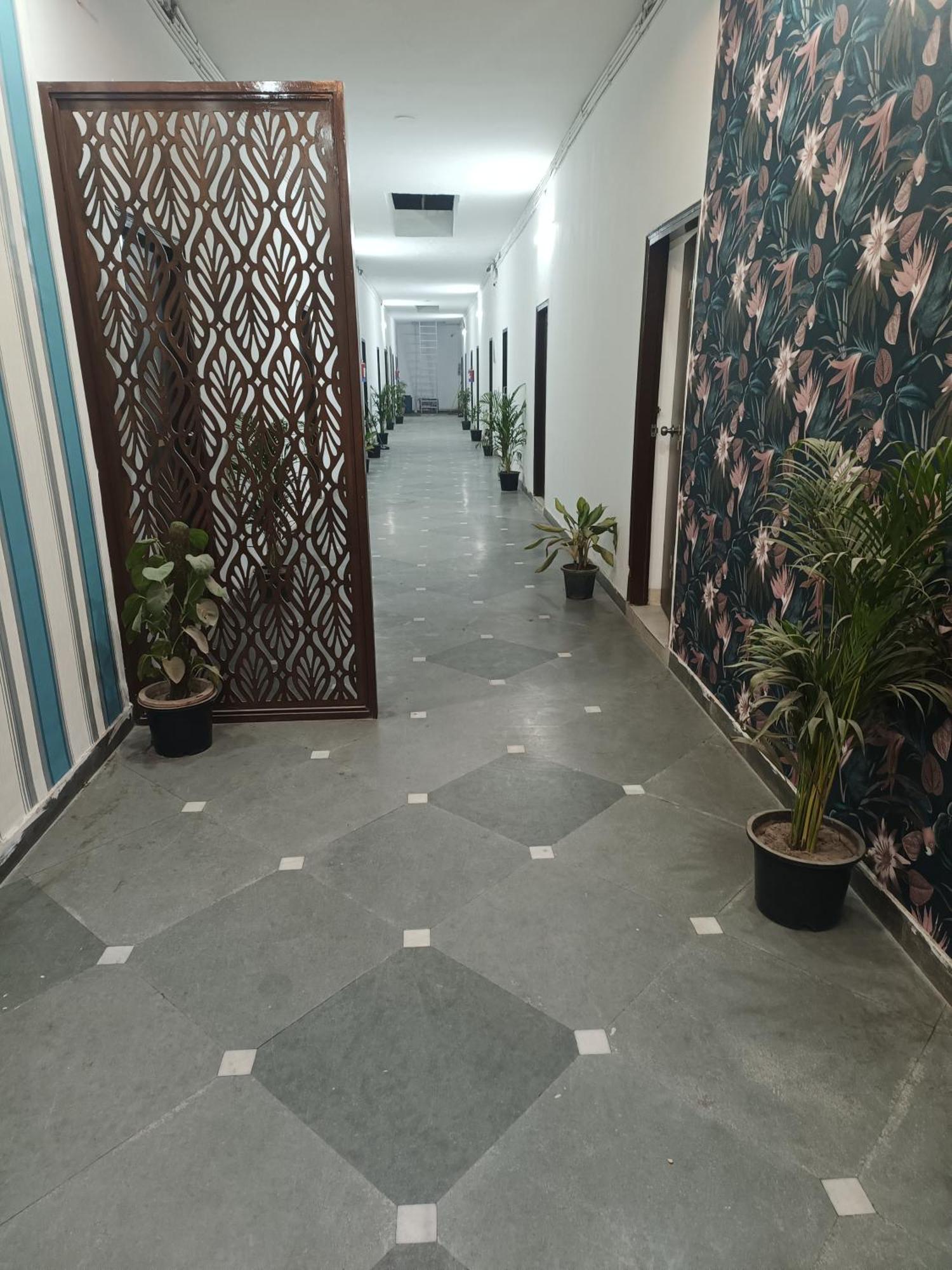 OYO 11633 Hotel Sweet Palace New Delhi Buitenkant foto
