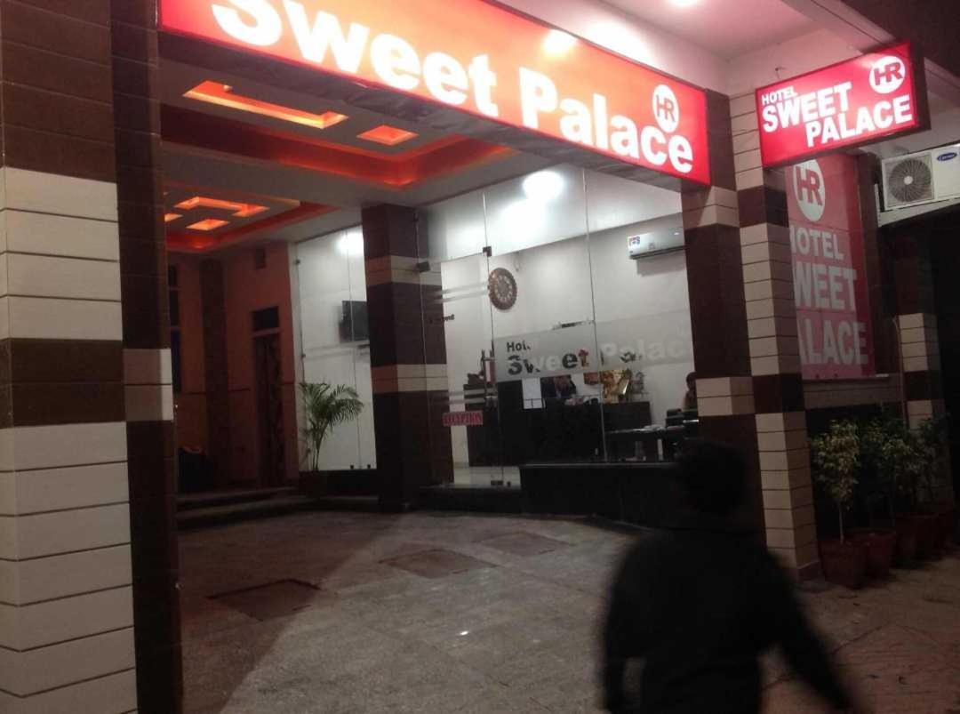 OYO 11633 Hotel Sweet Palace New Delhi Buitenkant foto