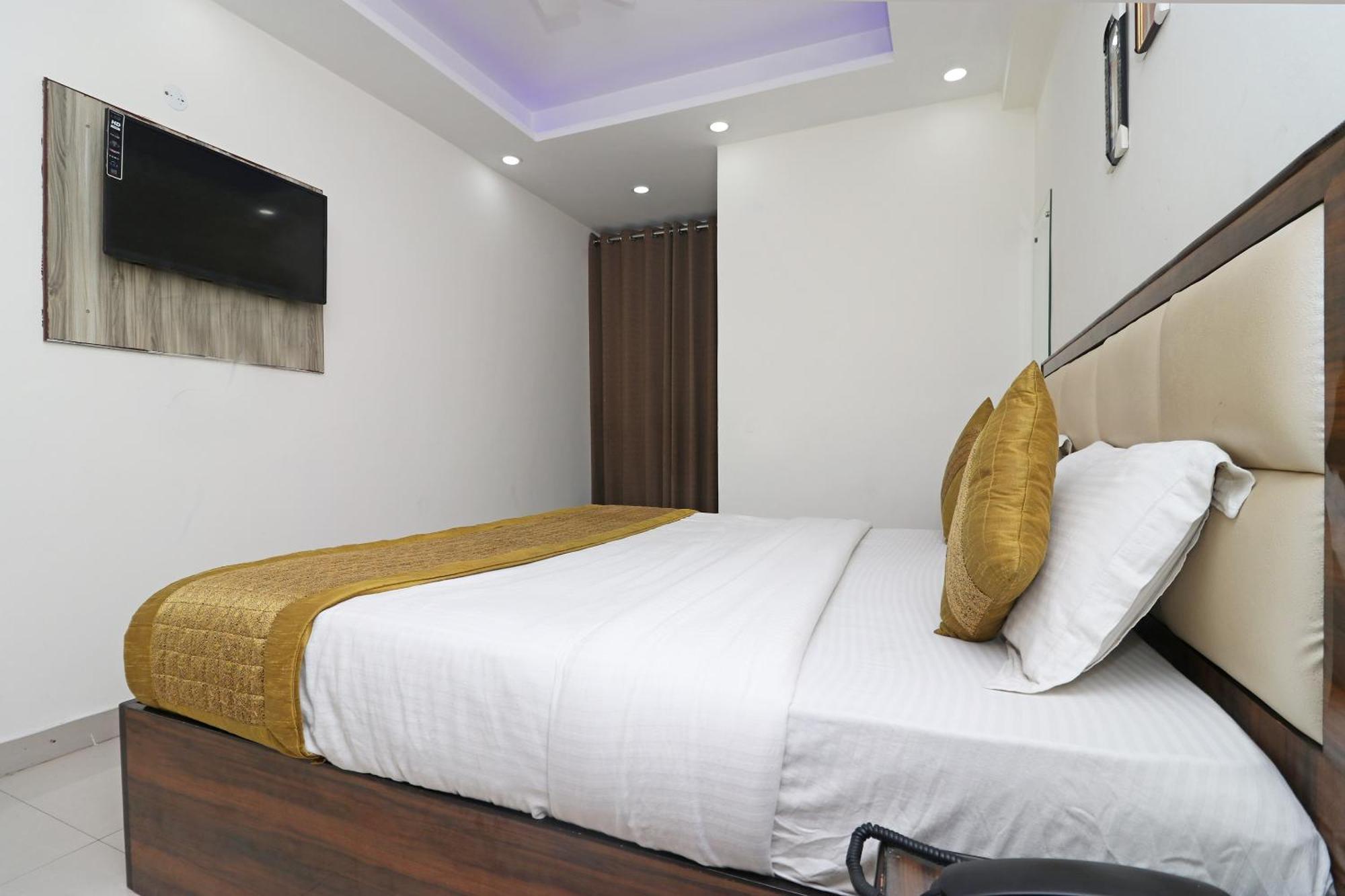 OYO 11633 Hotel Sweet Palace New Delhi Buitenkant foto