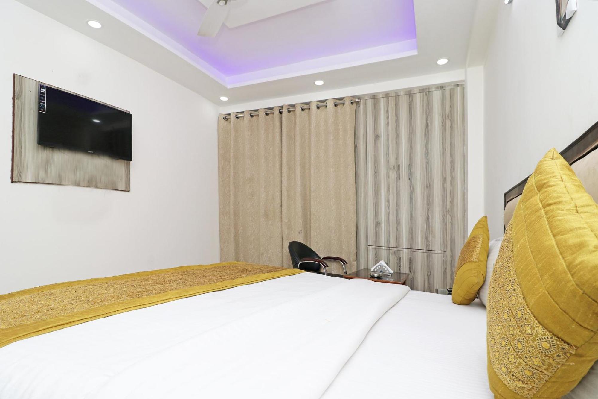 OYO 11633 Hotel Sweet Palace New Delhi Buitenkant foto