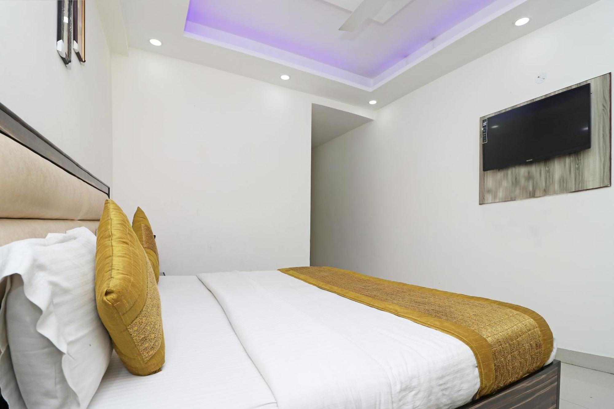 OYO 11633 Hotel Sweet Palace New Delhi Buitenkant foto