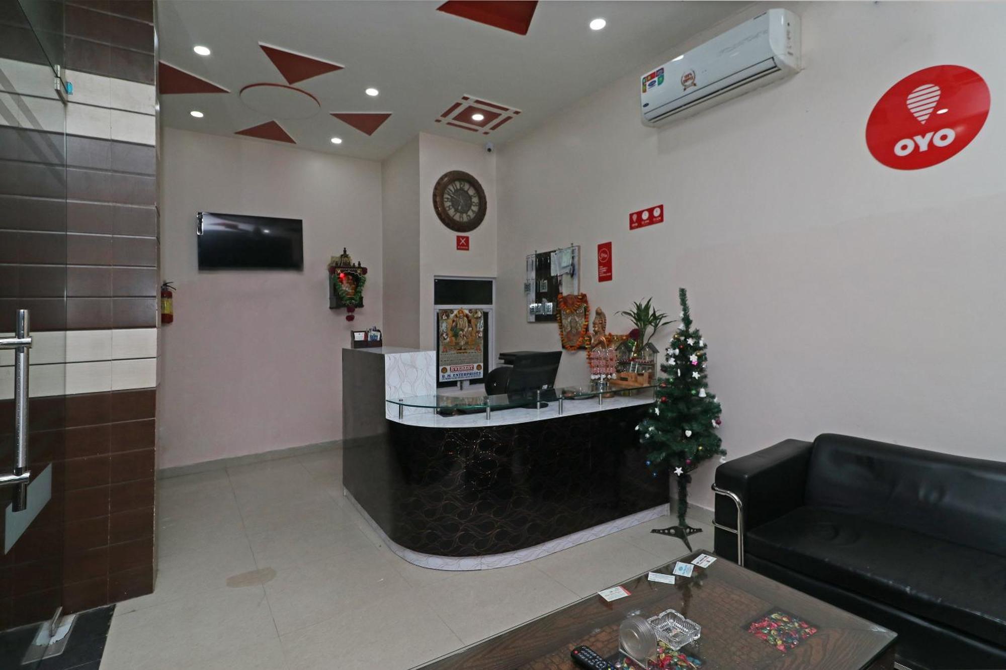 OYO 11633 Hotel Sweet Palace New Delhi Buitenkant foto