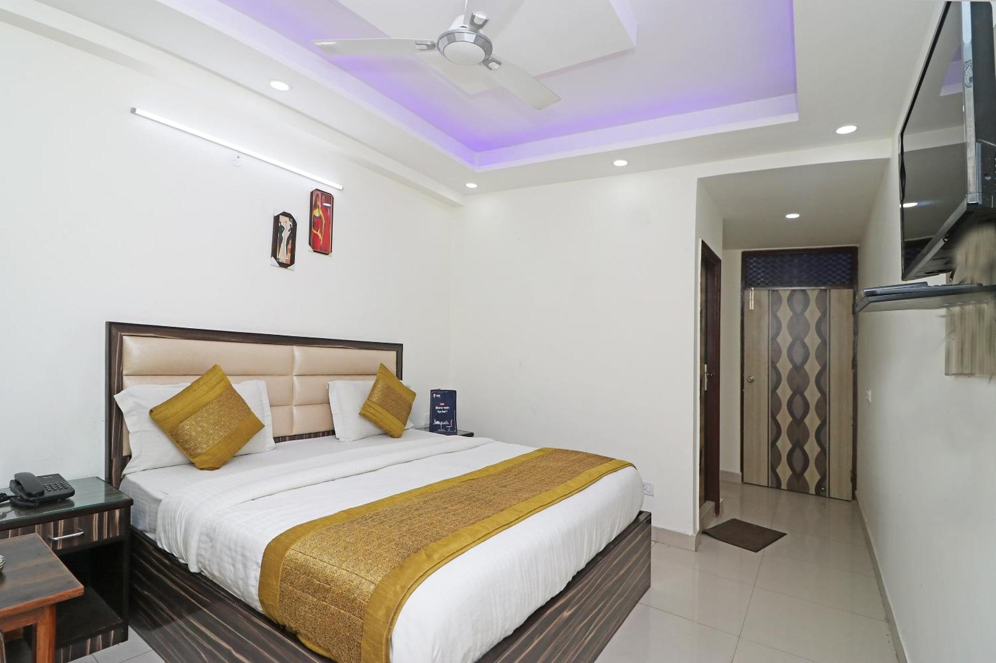 OYO 11633 Hotel Sweet Palace New Delhi Buitenkant foto
