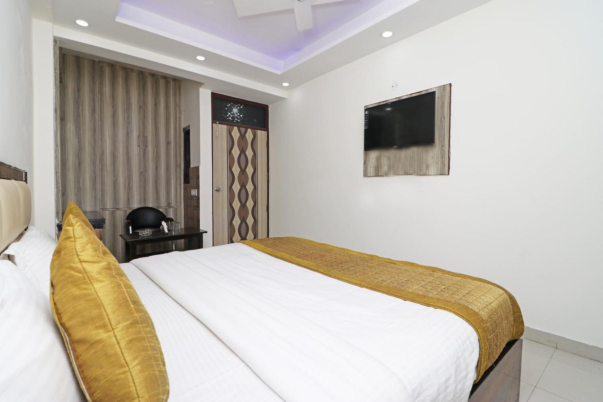 OYO 11633 Hotel Sweet Palace New Delhi Buitenkant foto